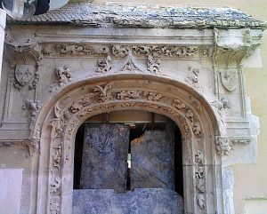 Le portail du réfectoire de l'ancienne abbaye de Yerres, en 2009