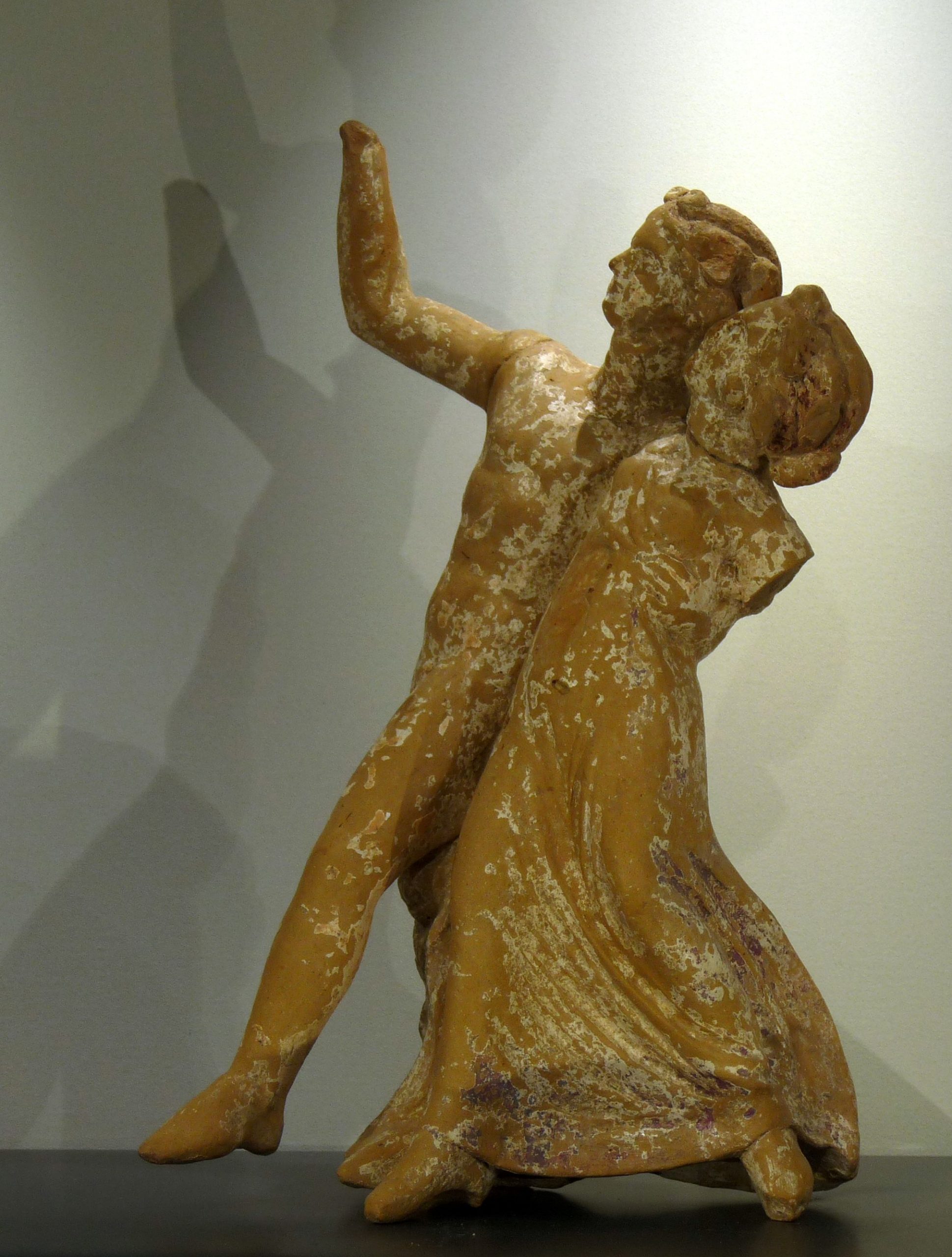 13 Statuettes de danseuses, antiques à Tarente, Art nouveau à Paris
