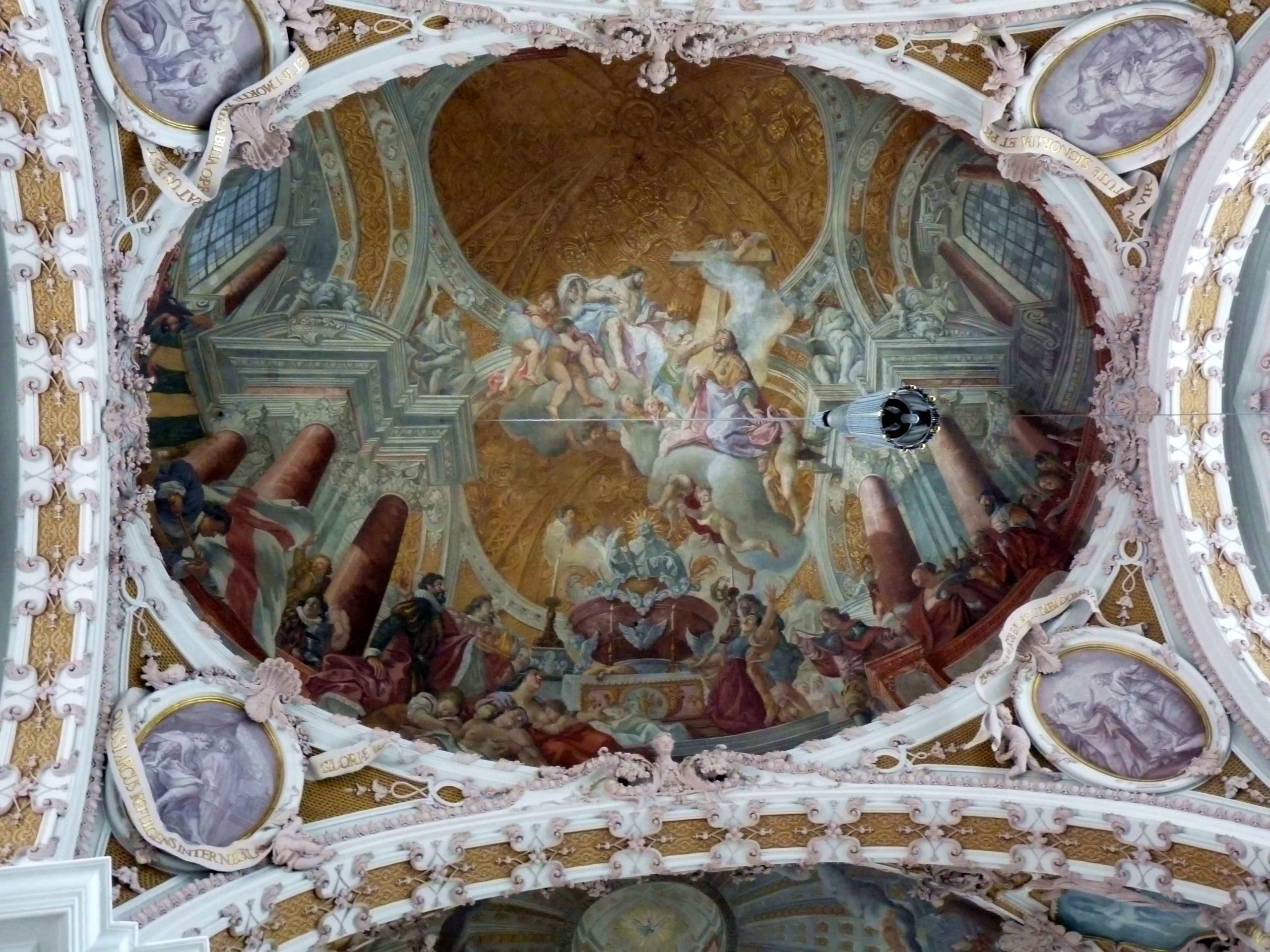 31 Sankt Jakob à Innsbruck, des coupoles baroques en trompe l-œil, signées des frères Asam