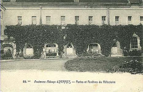 Carte postale ancienne "89ter Ancienne Abbaye d'Yerres - Portes et Fenêtres du réfectoire"