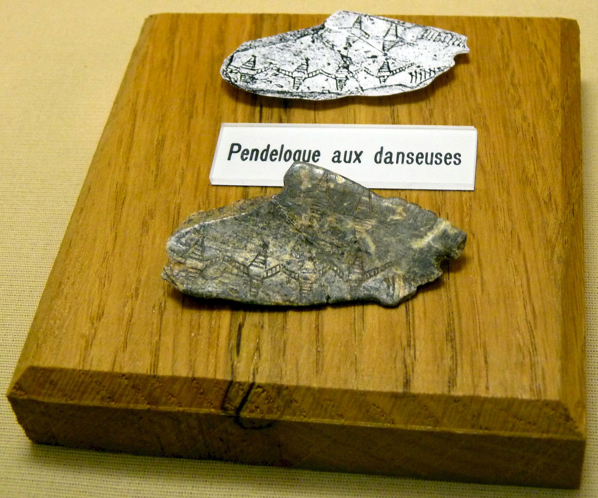 Pendeloque aux danseuses, Abri Blanchard, conservée au Musée Argentomagus, cliché Jean-François Martine